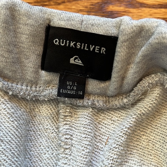 Quicksilver sweat shorts size boys large - Picture 2 of 3